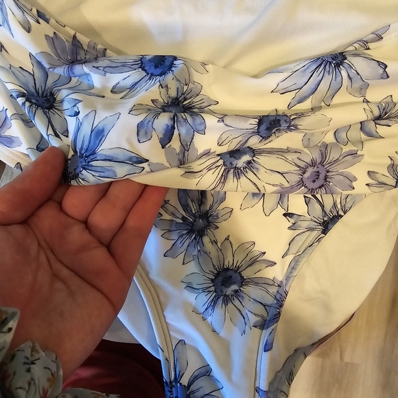 Bathing suit - Picture 2 of 3